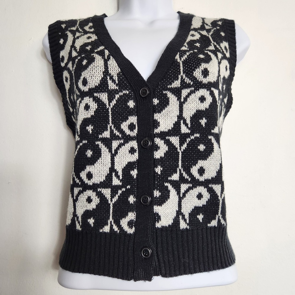 Yin Yang Sweater Vest Womens Small Rue21 Black White Button Front Y2K Grunge Emo